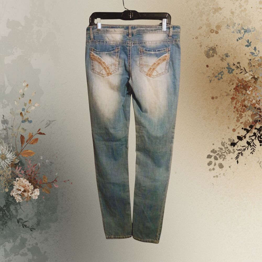 Mudd Distressed Jeans Women's Size 9 | Light Wash | Ripped Knees | Straight